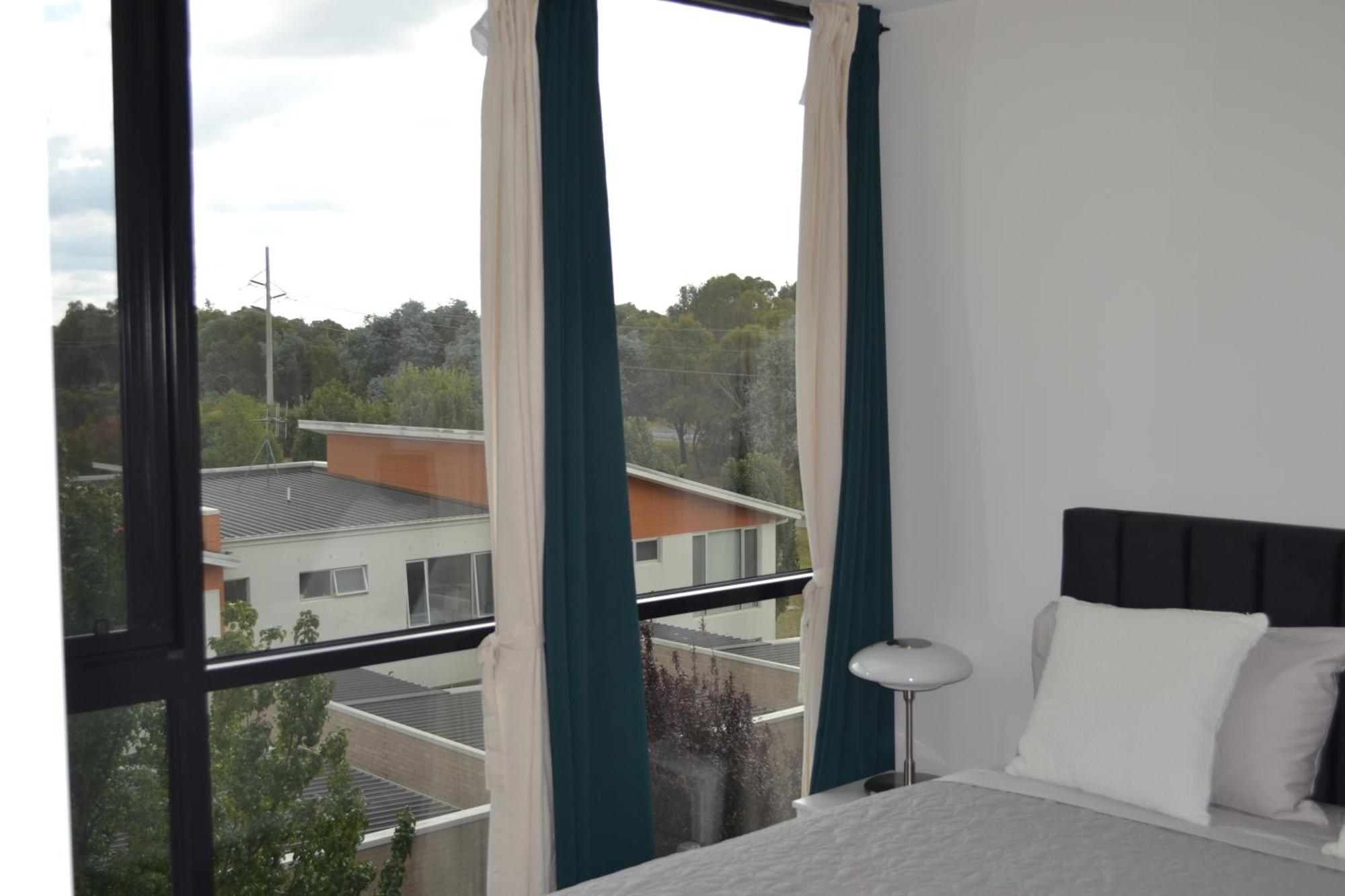 Zmith - Brooke, Near Ais, Gio Stadium, Uc, & Nth - Hospital * Canberra