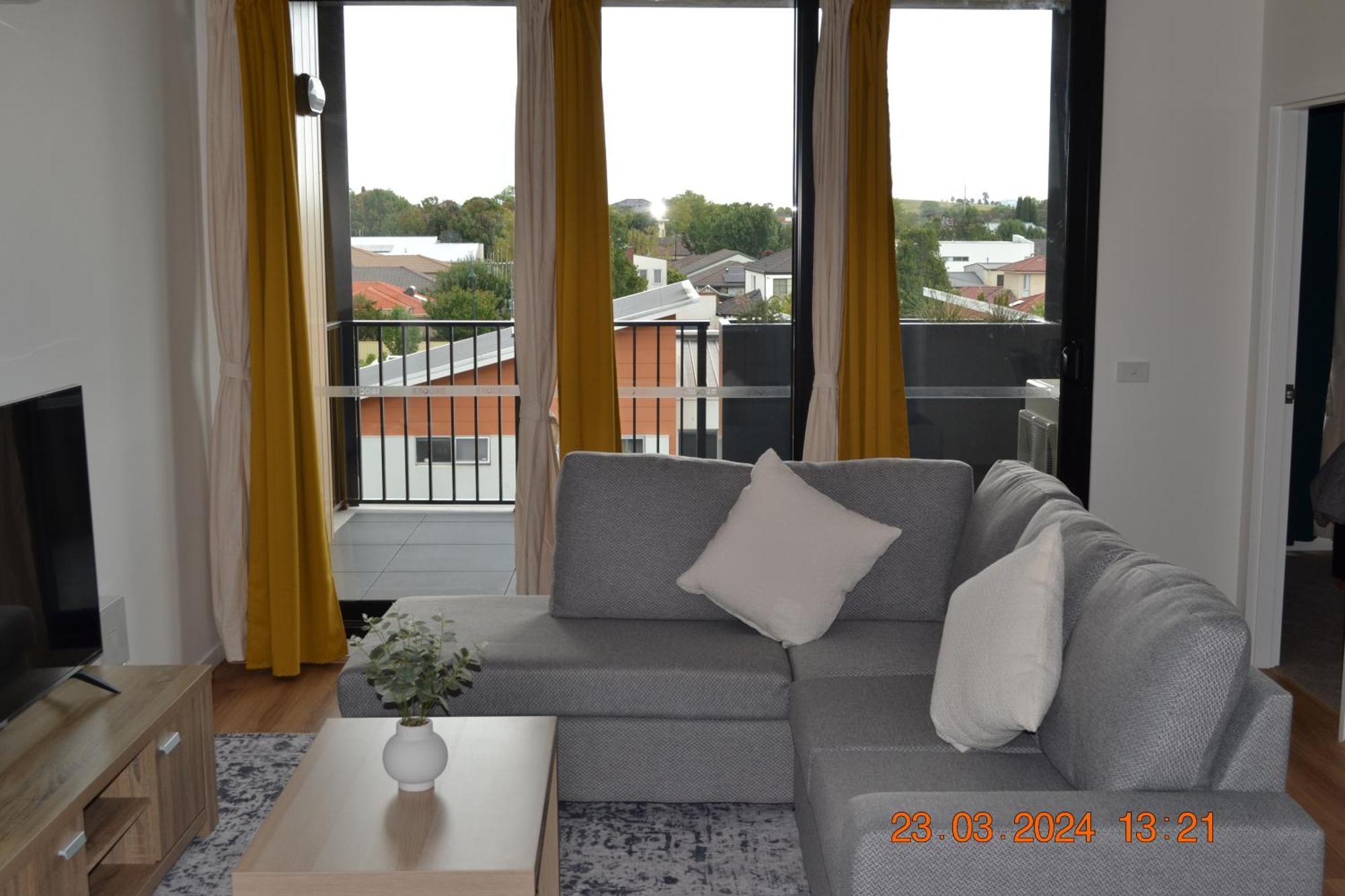 Zmith - Brooke, Near Ais, Gio Stadium, Uc, & Nth - Hospital Apartment