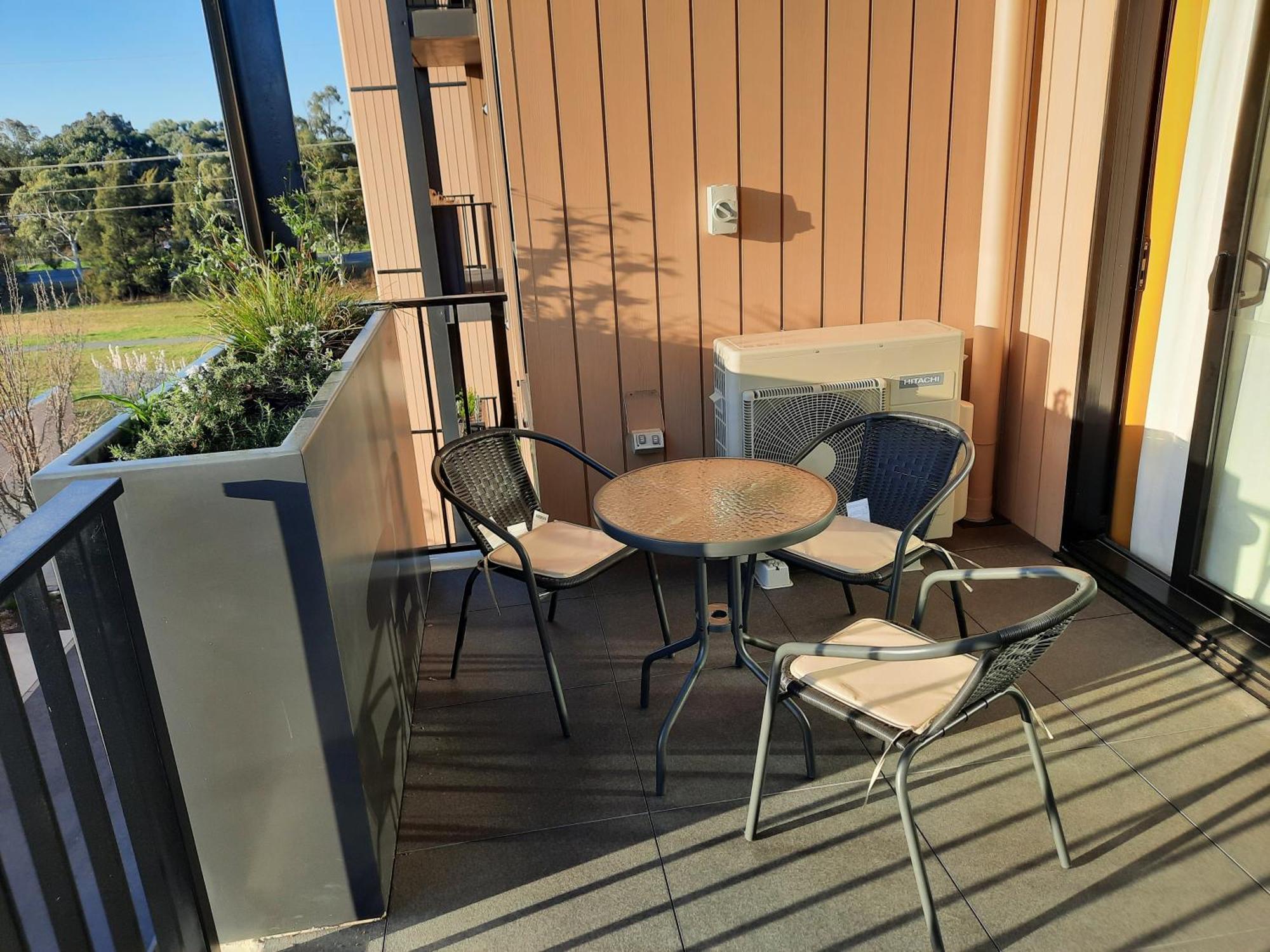 Zmith - Brooke, Near Ais, Gio Stadium, Uc, & Nth - Hospital * Canberra
